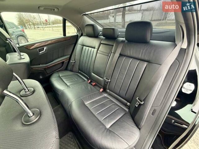 Черный Мерседес Е-Класс, объемом двигателя 5.5 л и пробегом 146 тыс. км за 16800 $, фото 26 на Automoto.ua