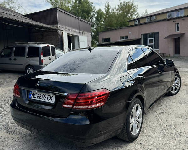 Черный Мерседес Е-Класс, объемом двигателя 2.2 л и пробегом 323 тыс. км за 11000 $, фото 5 на Automoto.ua