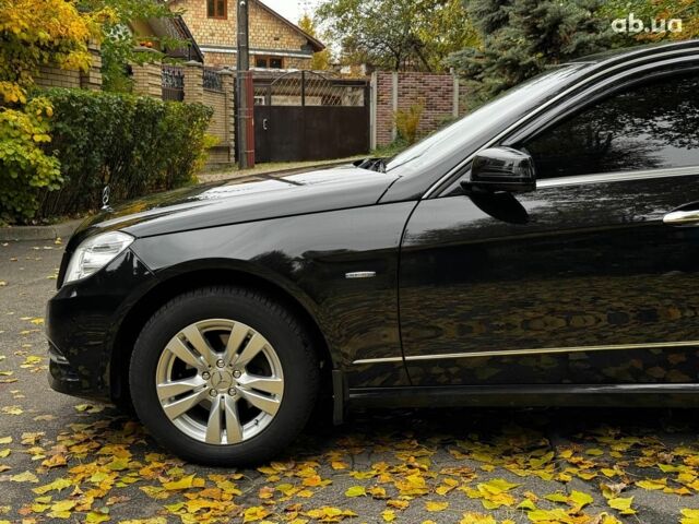 Мерседес Е-Класс 2010 в Киеве на Automoto.ua Черный Мерседес Е-Класс, объемом двигателя 2.1 л и пробегом 273 тыс. км за 12940 $, фото 11 на Automoto.ua