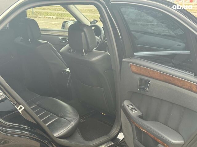 Чорний Мерседес Е-Клас, об'ємом двигуна 3 л та пробігом 241 тис. км за 10190 $, фото 13 на Automoto.ua