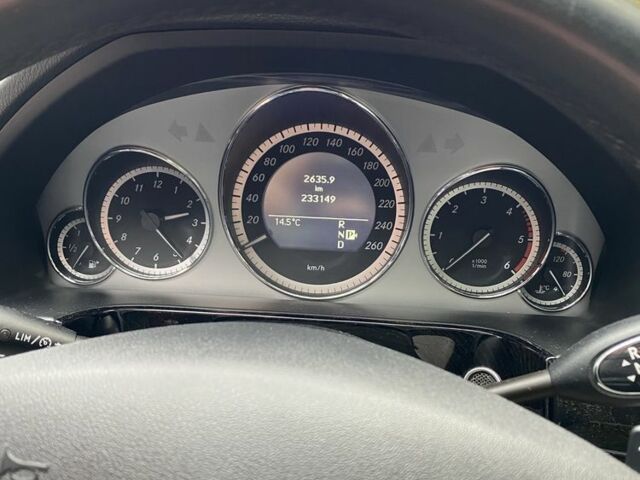Мерседес Е-Клас 2010 у Луцьку на Automoto.ua Чорний Мерседес Е-Клас, об'ємом двигуна 3 л та пробігом 235 тис. км за 16500 $, фото 7 на Automoto.ua