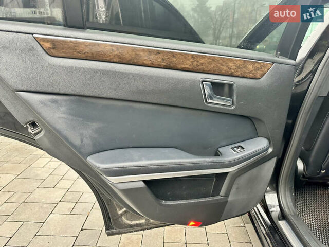 Черный Мерседес Е-Класс, объемом двигателя 2.2 л и пробегом 327 тыс. км за 11300 $, фото 16 на Automoto.ua