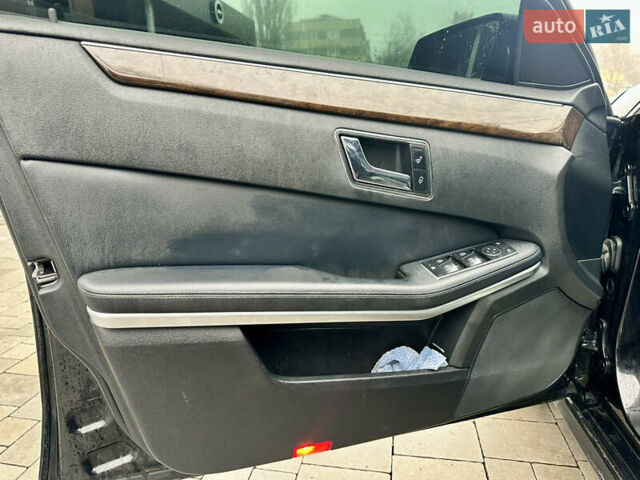 Черный Мерседес Е-Класс, объемом двигателя 2.2 л и пробегом 327 тыс. км за 11300 $, фото 13 на Automoto.ua