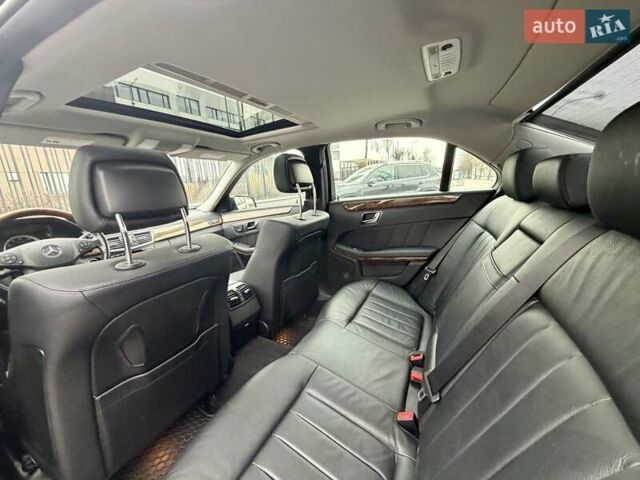 Черный Мерседес Е-Класс, объемом двигателя 5.5 л и пробегом 146 тыс. км за 16800 $, фото 25 на Automoto.ua