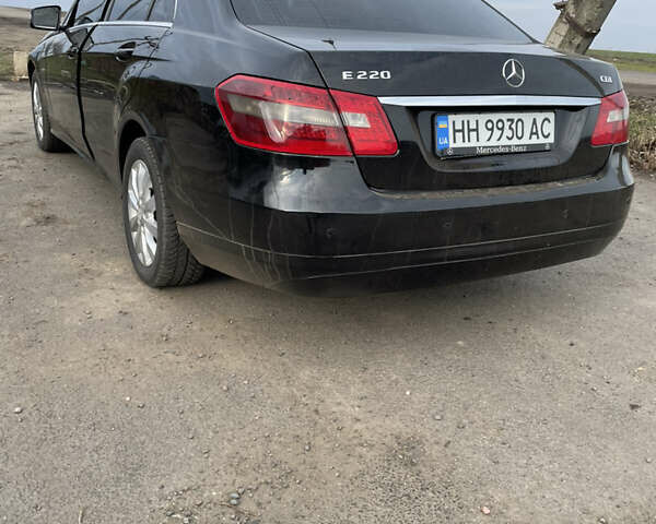 Черный Мерседес Е-Класс, объемом двигателя 2.2 л и пробегом 265 тыс. км за 10500 $, фото 3 на Automoto.ua