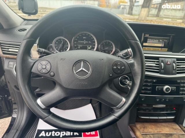 Чорний Мерседес Е-Клас, об'ємом двигуна 3 л та пробігом 241 тис. км за 10190 $, фото 23 на Automoto.ua