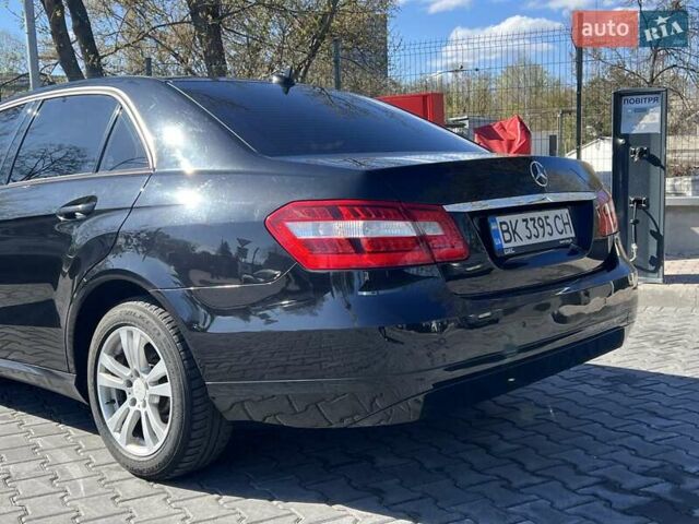 Черный Мерседес Е-Класс, объемом двигателя 2.2 л и пробегом 357 тыс. км за 10500 $, фото 5 на Automoto.ua
