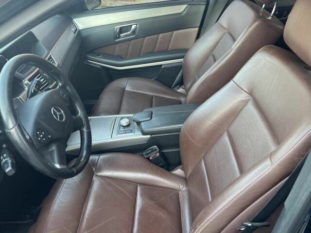 Чорний Мерседес Е-Клас, об'ємом двигуна 3 л та пробігом 275 тис. км за 12500 $, фото 4 на Automoto.ua