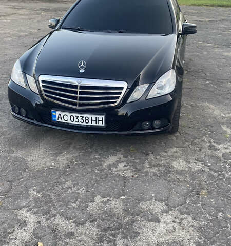 Чорний Мерседес Е-Клас, об'ємом двигуна 2.2 л та пробігом 305 тис. км за 12400 $, фото 1 на Automoto.ua