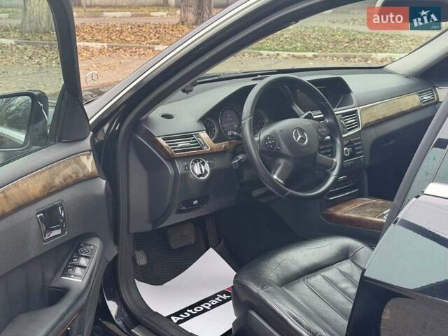 Чорний Мерседес Е-Клас, об'ємом двигуна 3 л та пробігом 241 тис. км за 10190 $, фото 11 на Automoto.ua