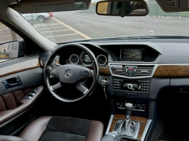 Черный Мерседес Е-Класс, объемом двигателя 2.1 л и пробегом 342 тыс. км за 10600 $, фото 5 на Automoto.ua