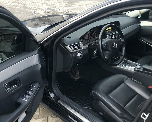 Черный Мерседес Е-Класс, объемом двигателя 2.15 л и пробегом 150 тыс. км за 17000 $, фото 14 на Automoto.ua