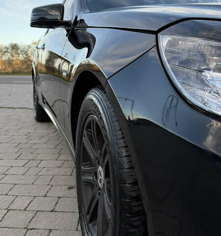 Черный Мерседес Е-Класс, объемом двигателя 2.2 л и пробегом 305 тыс. км за 10000 $, фото 2 на Automoto.ua