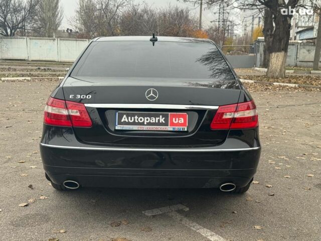 Чорний Мерседес Е-Клас, об'ємом двигуна 3 л та пробігом 241 тис. км за 10190 $, фото 3 на Automoto.ua