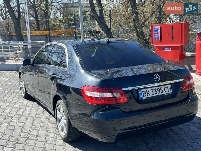 Черный Мерседес Е-Класс, объемом двигателя 2.2 л и пробегом 357 тыс. км за 10500 $, фото 4 на Automoto.ua