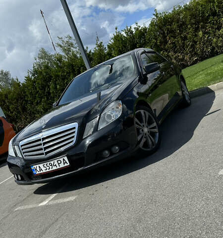 Черный Мерседес Е-Класс, объемом двигателя 2.2 л и пробегом 327 тыс. км за 10999 $, фото 3 на Automoto.ua