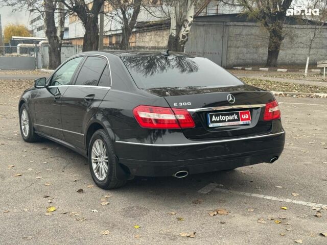 Чорний Мерседес Е-Клас, об'ємом двигуна 3 л та пробігом 241 тис. км за 10190 $, фото 2 на Automoto.ua