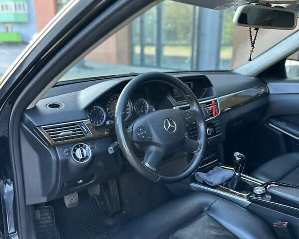 Черный Мерседес Е-Класс, объемом двигателя 2.2 л и пробегом 360 тыс. км за 12700 $, фото 19 на Automoto.ua