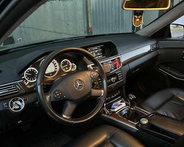 Черный Мерседес Е-Класс, объемом двигателя 2.2 л и пробегом 360 тыс. км за 12700 $, фото 11 на Automoto.ua