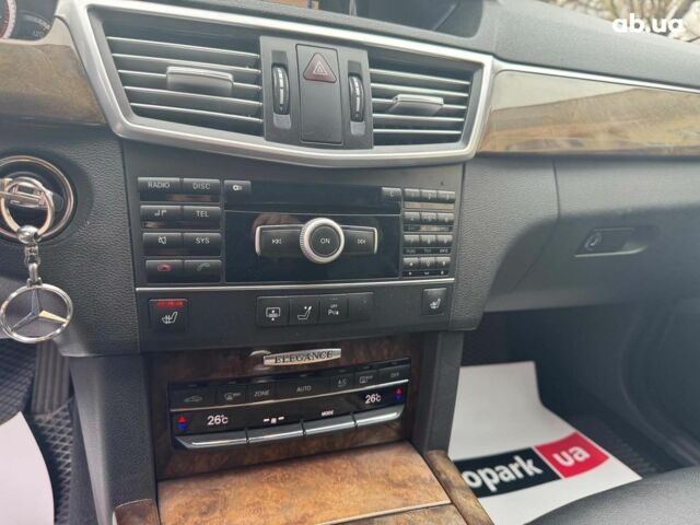 Чорний Мерседес Е-Клас, об'ємом двигуна 3 л та пробігом 241 тис. км за 10190 $, фото 25 на Automoto.ua