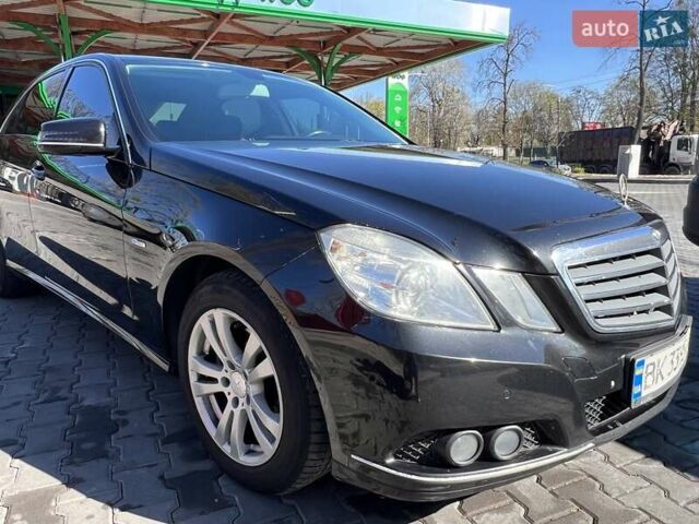 Черный Мерседес Е-Класс, объемом двигателя 2.2 л и пробегом 357 тыс. км за 10500 $, фото 2 на Automoto.ua
