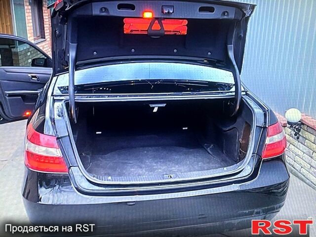 Черный Мерседес Е-Класс, объемом двигателя 2.1 л и пробегом 0 тыс. км за 10500 $, фото 3 на Automoto.ua