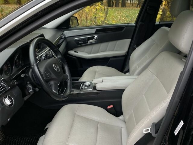 Мерседес Е-Клас 2010 у Луцьку на Automoto.ua Чорний Мерседес Е-Клас, об'ємом двигуна 3 л та пробігом 235 тис. км за 16500 $, фото 4 на Automoto.ua