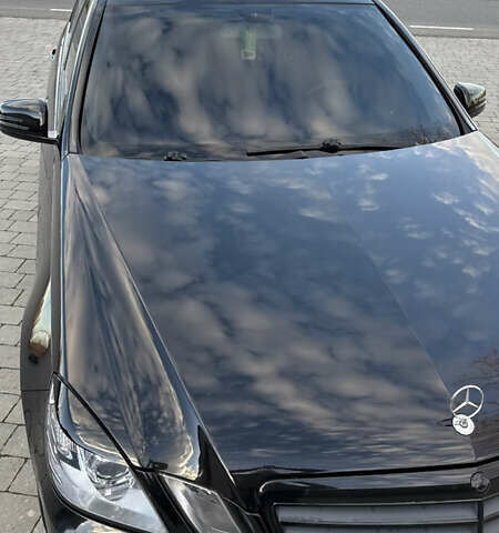 Черный Мерседес Е-Класс, объемом двигателя 2.2 л и пробегом 305 тыс. км за 10000 $, фото 16 на Automoto.ua