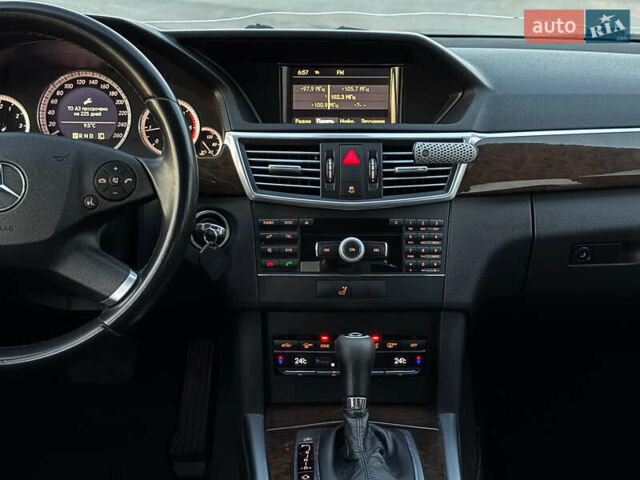 Мерседес Е-Клас 2010 у Ужгороді на Automoto.ua Чорний Мерседес Е-Клас, об'ємом двигуна 2.14 л та пробігом 340 тис. км за 10200 $, фото 10 на Automoto.ua