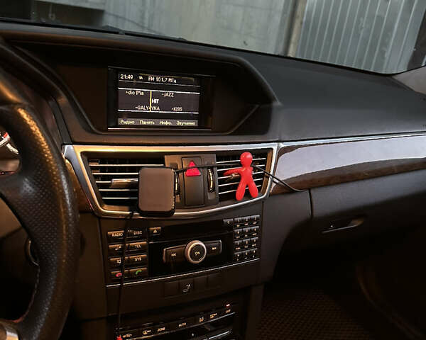 Черный Мерседес Е-Класс, объемом двигателя 2.2 л и пробегом 360 тыс. км за 12700 $, фото 12 на Automoto.ua