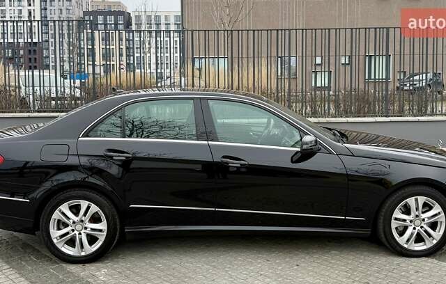 Черный Мерседес Е-Класс, объемом двигателя 5.5 л и пробегом 146 тыс. км за 16800 $, фото 8 на Automoto.ua