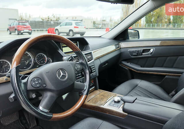 Черный Мерседес Е-Класс, объемом двигателя 5.5 л и пробегом 146 тыс. км за 14990 $, фото 13 на Automoto.ua