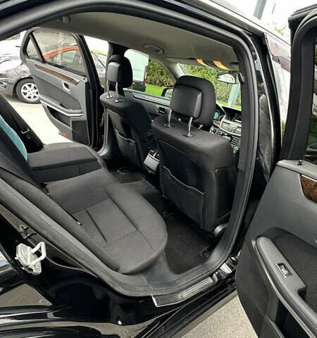 Черный Мерседес Е-Класс, объемом двигателя 2.2 л и пробегом 327 тыс. км за 10999 $, фото 17 на Automoto.ua