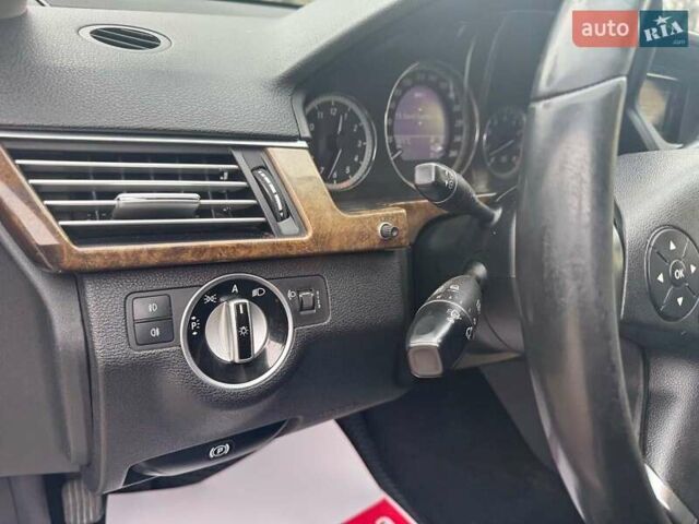 Чорний Мерседес Е-Клас, об'ємом двигуна 3 л та пробігом 241 тис. км за 10190 $, фото 22 на Automoto.ua