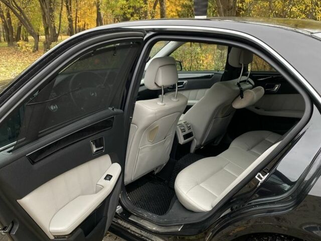 Мерседес Е-Клас 2010 у Луцьку на Automoto.ua Чорний Мерседес Е-Клас, об'ємом двигуна 3 л та пробігом 235 тис. км за 16500 $, фото 5 на Automoto.ua