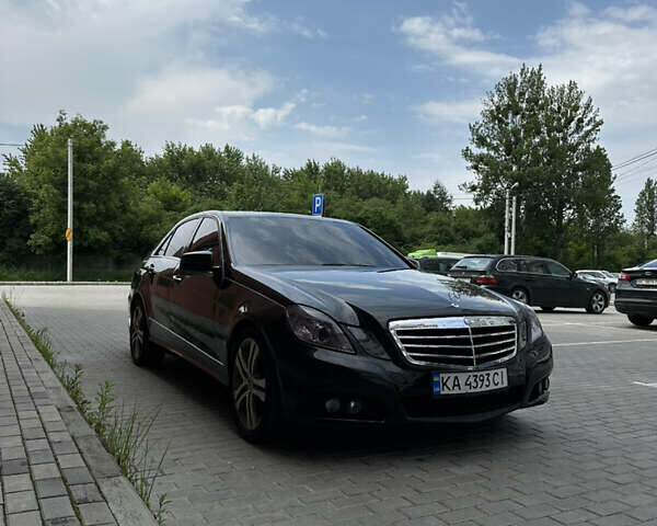 Черный Мерседес Е-Класс, объемом двигателя 2.2 л и пробегом 350 тыс. км за 12950 $, фото 1 на Automoto.ua