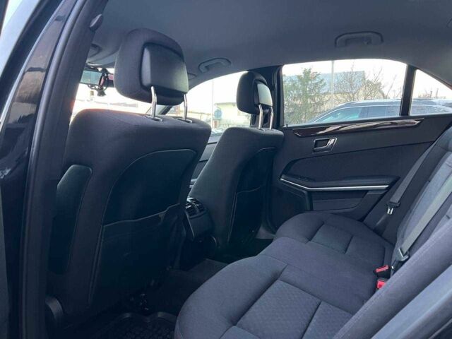 Чорний Мерседес Е-Клас, об'ємом двигуна 2.2 л та пробігом 325 тис. км за 11500 $, фото 20 на Automoto.ua