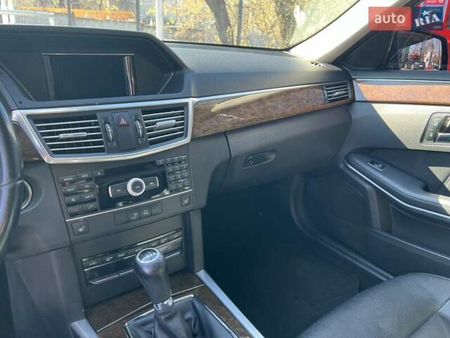 Черный Мерседес Е-Класс, объемом двигателя 2.2 л и пробегом 357 тыс. км за 10500 $, фото 14 на Automoto.ua