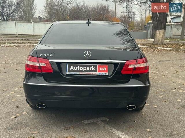 Чорний Мерседес Е-Клас, об'ємом двигуна 3 л та пробігом 241 тис. км за 10190 $, фото 3 на Automoto.ua