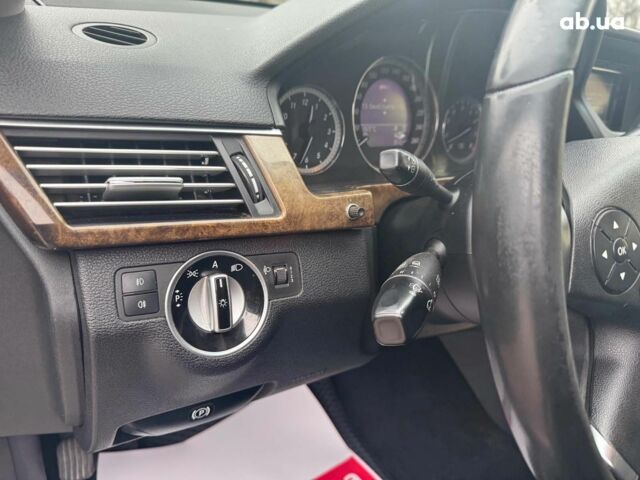 Чорний Мерседес Е-Клас, об'ємом двигуна 3 л та пробігом 241 тис. км за 10190 $, фото 21 на Automoto.ua