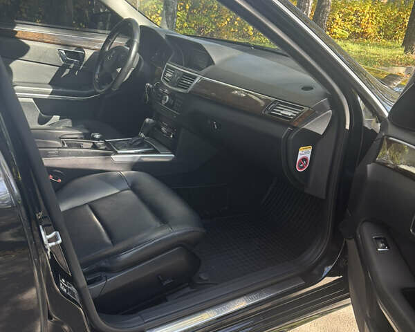 Черный Мерседес Е-Класс, объемом двигателя 2.14 л и пробегом 395 тыс. км за 11700 $, фото 16 на Automoto.ua