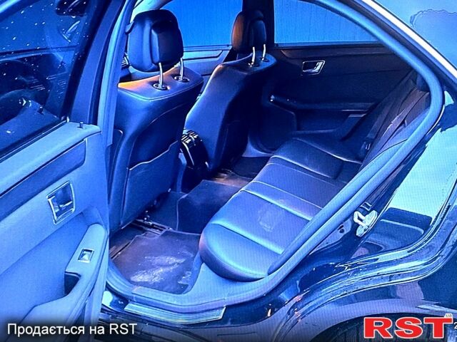 Черный Мерседес Е-Класс, объемом двигателя 2.1 л и пробегом 0 тыс. км за 10500 $, фото 4 на Automoto.ua