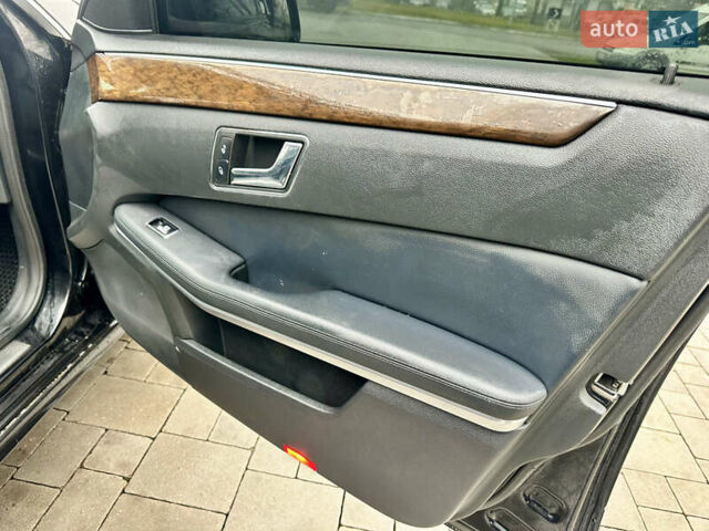 Черный Мерседес Е-Класс, объемом двигателя 2.2 л и пробегом 327 тыс. км за 11300 $, фото 21 на Automoto.ua