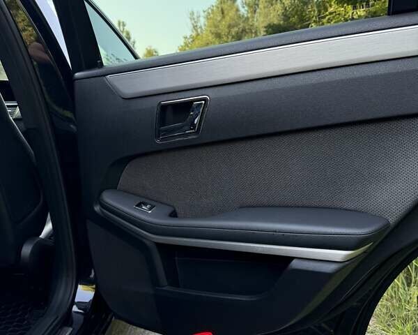 Черный Мерседес Е-Класс, объемом двигателя 2.14 л и пробегом 262 тыс. км за 13950 $, фото 16 на Automoto.ua