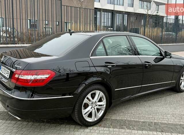 Черный Мерседес Е-Класс, объемом двигателя 5.5 л и пробегом 146 тыс. км за 16800 $, фото 7 на Automoto.ua