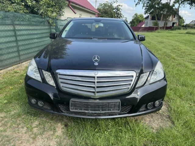 Черный Мерседес Е-Класс, объемом двигателя 2 л и пробегом 140 тыс. км за 581 $, фото 4 на Automoto.ua