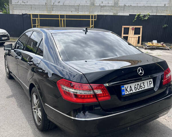 Черный Мерседес Е-Класс, объемом двигателя 2.14 л и пробегом 308 тыс. км за 11500 $, фото 5 на Automoto.ua
