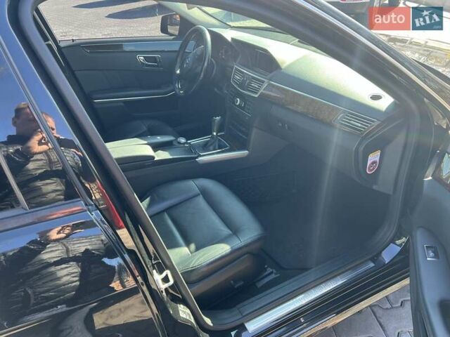 Черный Мерседес Е-Класс, объемом двигателя 2.2 л и пробегом 357 тыс. км за 10500 $, фото 12 на Automoto.ua