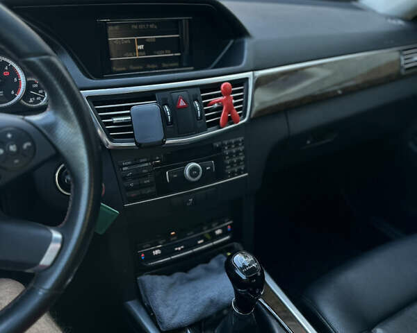 Черный Мерседес Е-Класс, объемом двигателя 2.2 л и пробегом 360 тыс. км за 12700 $, фото 23 на Automoto.ua