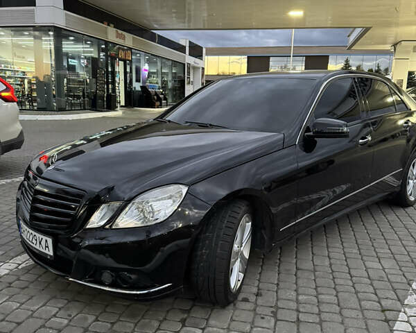 Черный Мерседес Е-Класс, объемом двигателя 2.2 л и пробегом 360 тыс. км за 12700 $, фото 1 на Automoto.ua